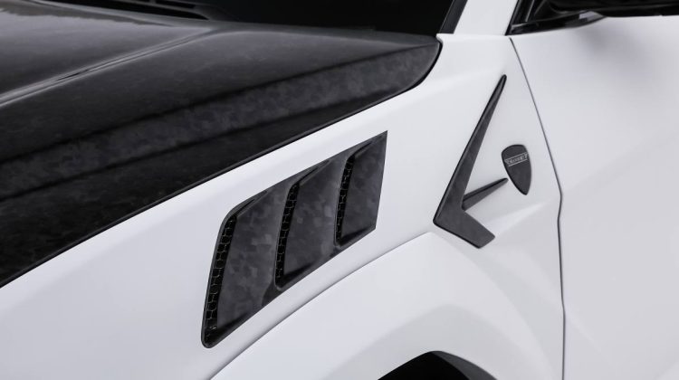 2019 Lamborghini Urus Mansory Kit | GCC | Fully Loaded | White & Black Carbon Fiber | Excellent Con